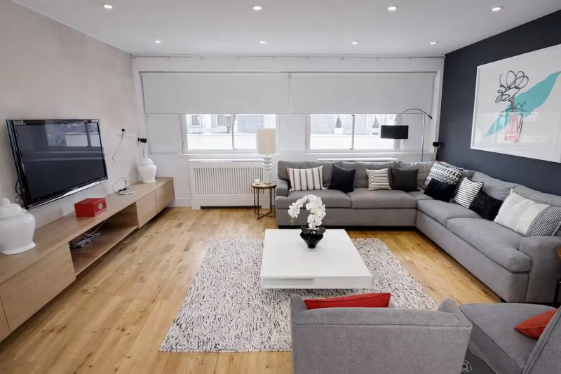 Living Room / Lounge