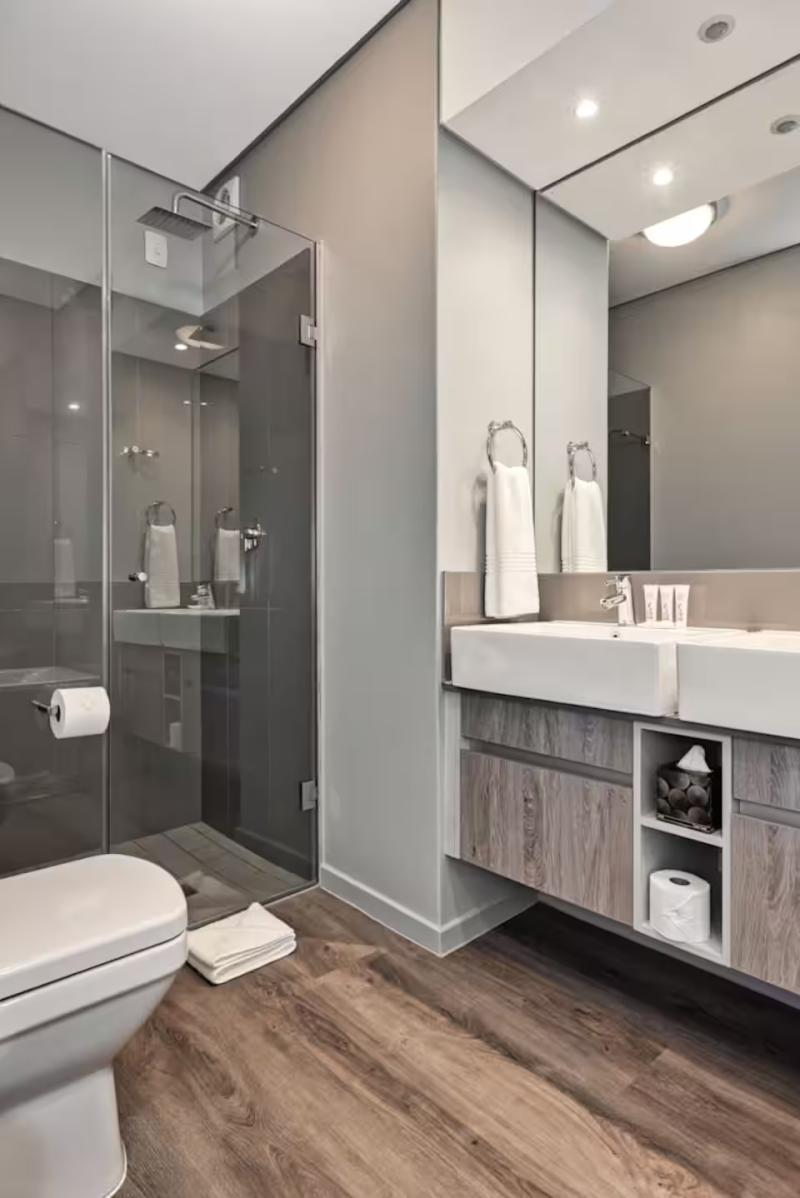 Master Bathroom (En-suite)