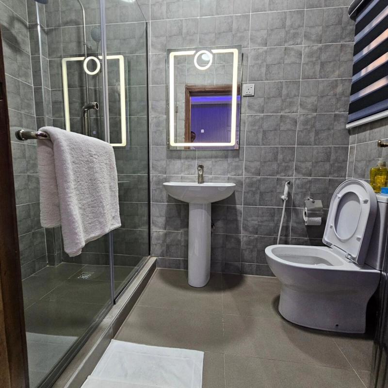 Guest Toilet / Powder Room